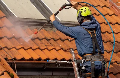 Démoussage et hydrofuge de toiture à Caux